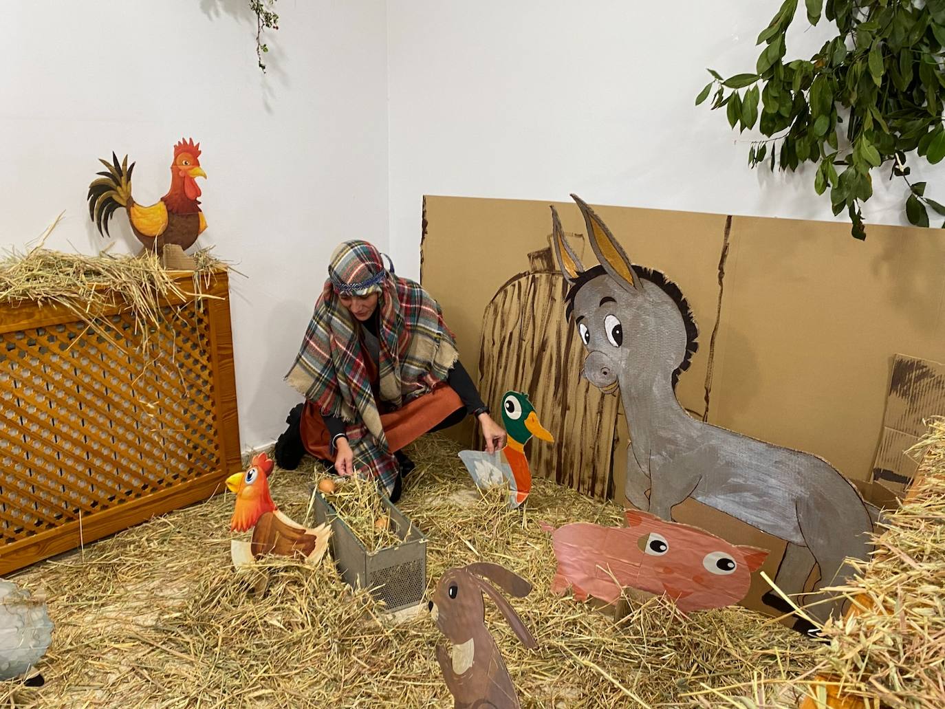 El Belén viviente de la residencia hogar San Pablo de Cáritas Córdoba, en imágenes