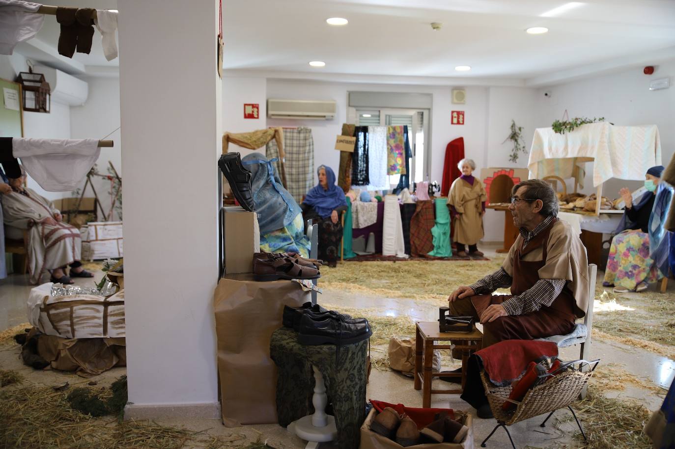 El Belén viviente de la residencia hogar San Pablo de Cáritas Córdoba, en imágenes