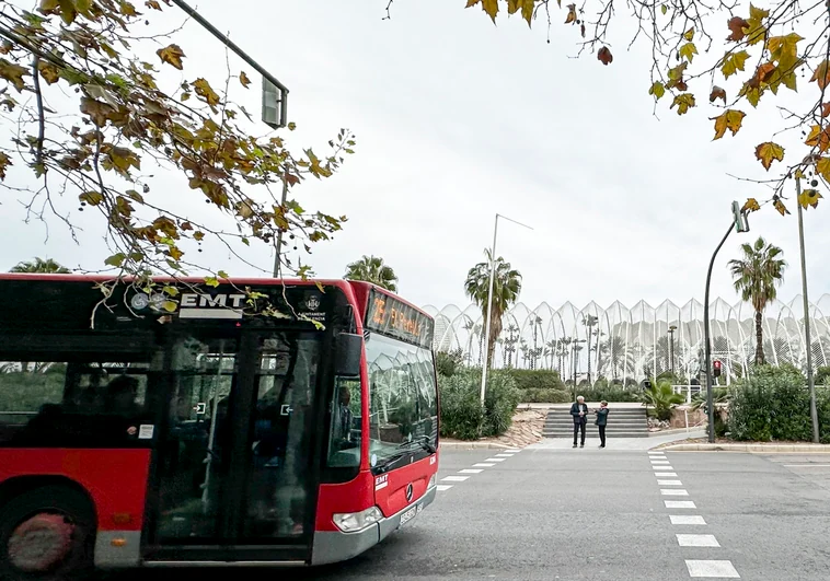 Los autobuses de la EMT de Valencia aplicarán la rebaja del 50% durante el primer semestre de 2023