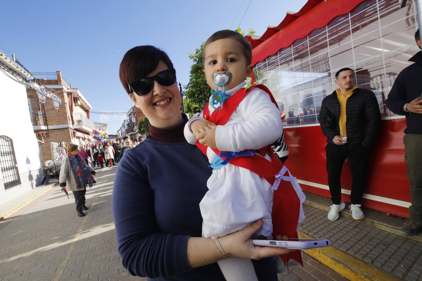 La danza de los locos toma las calles de Fuente Carreteros, en imágenes