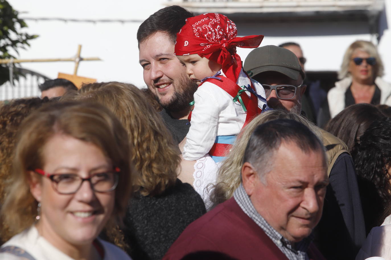 La danza de los locos toma las calles de Fuente Carreteros, en imágenes
