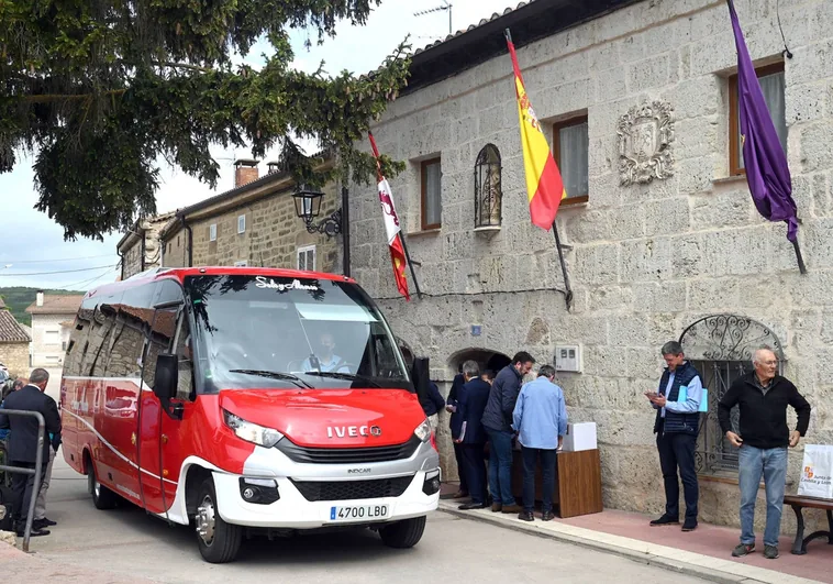 Mañueco anuncia un descuento adicional del 20% para el transporte regional en Castilla y León