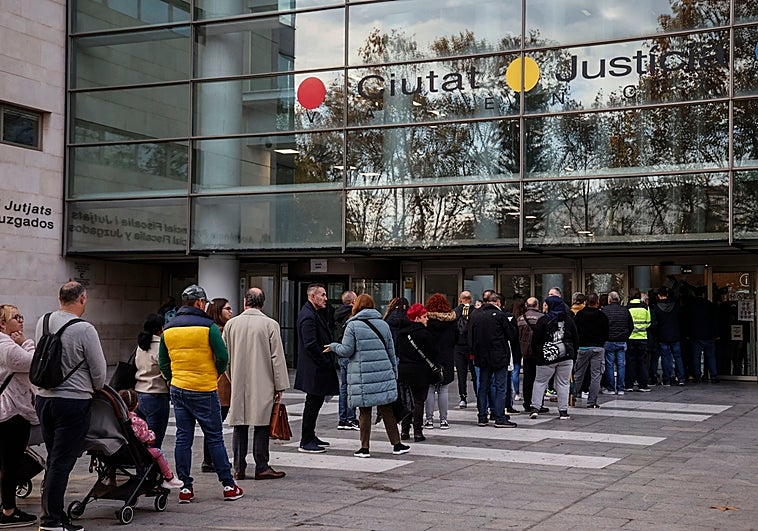 Condenado un Policía Nacional por facilitar datos de actuaciones policiales a un amigo en Valencia
