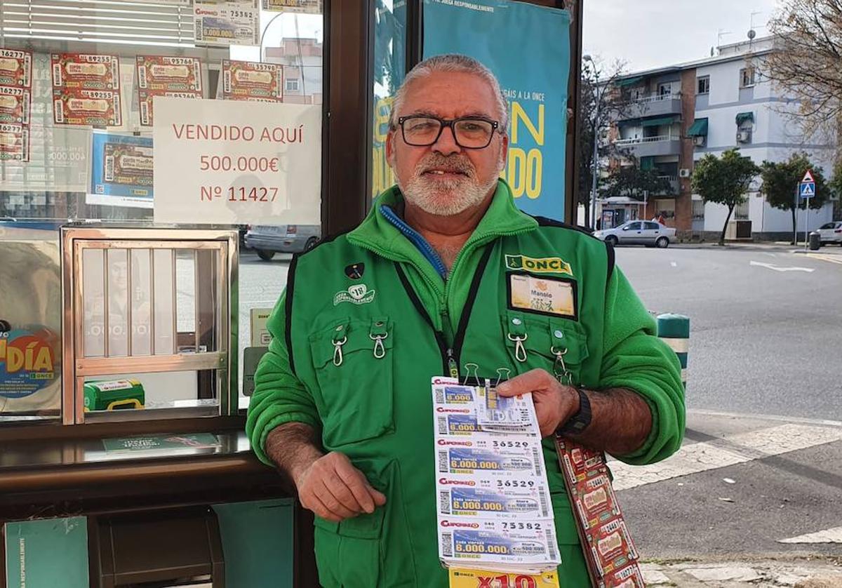 El vendedor Manuel López Ortiz en su puesto de Santa Emilia de Rodat