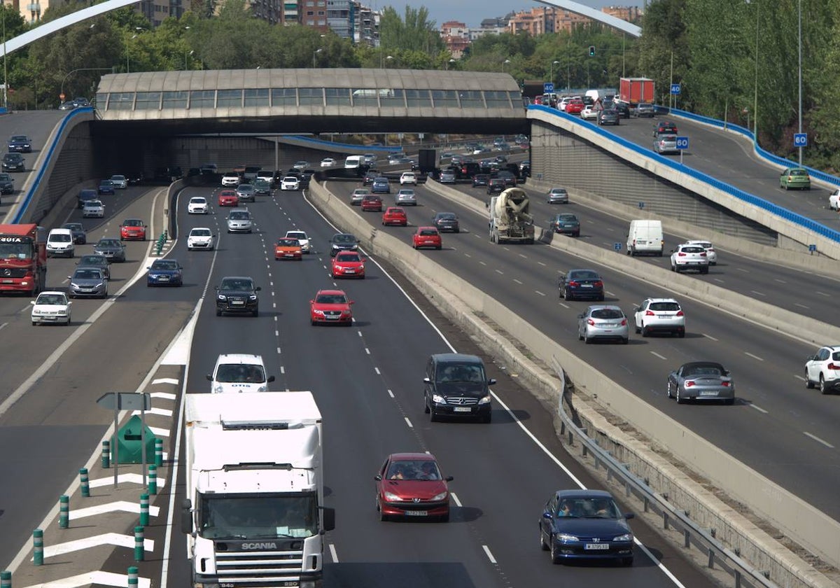 El veto al coche sin etiquetas se extiende a la M-30 desde este domingo