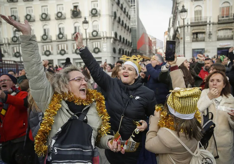 Una Nochevieja con récord de fiestas, pero con aforo reducido en las campanadas de la Puerta del Sol