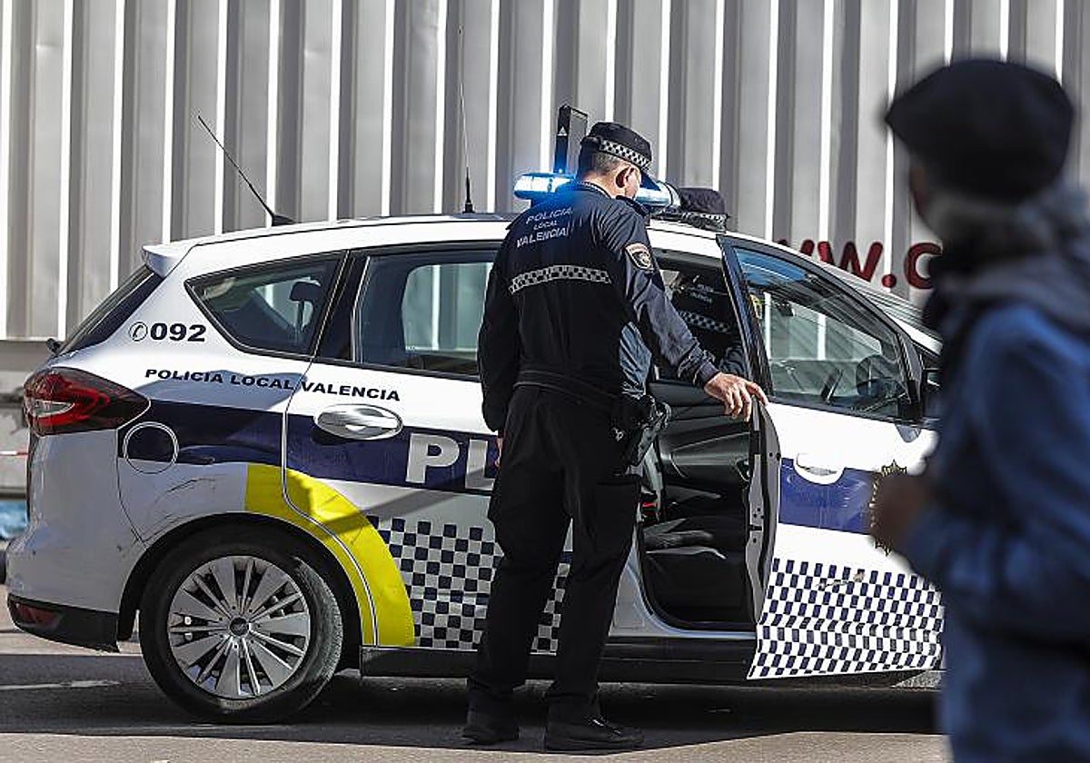 Efectivos policiales en Valencia.
