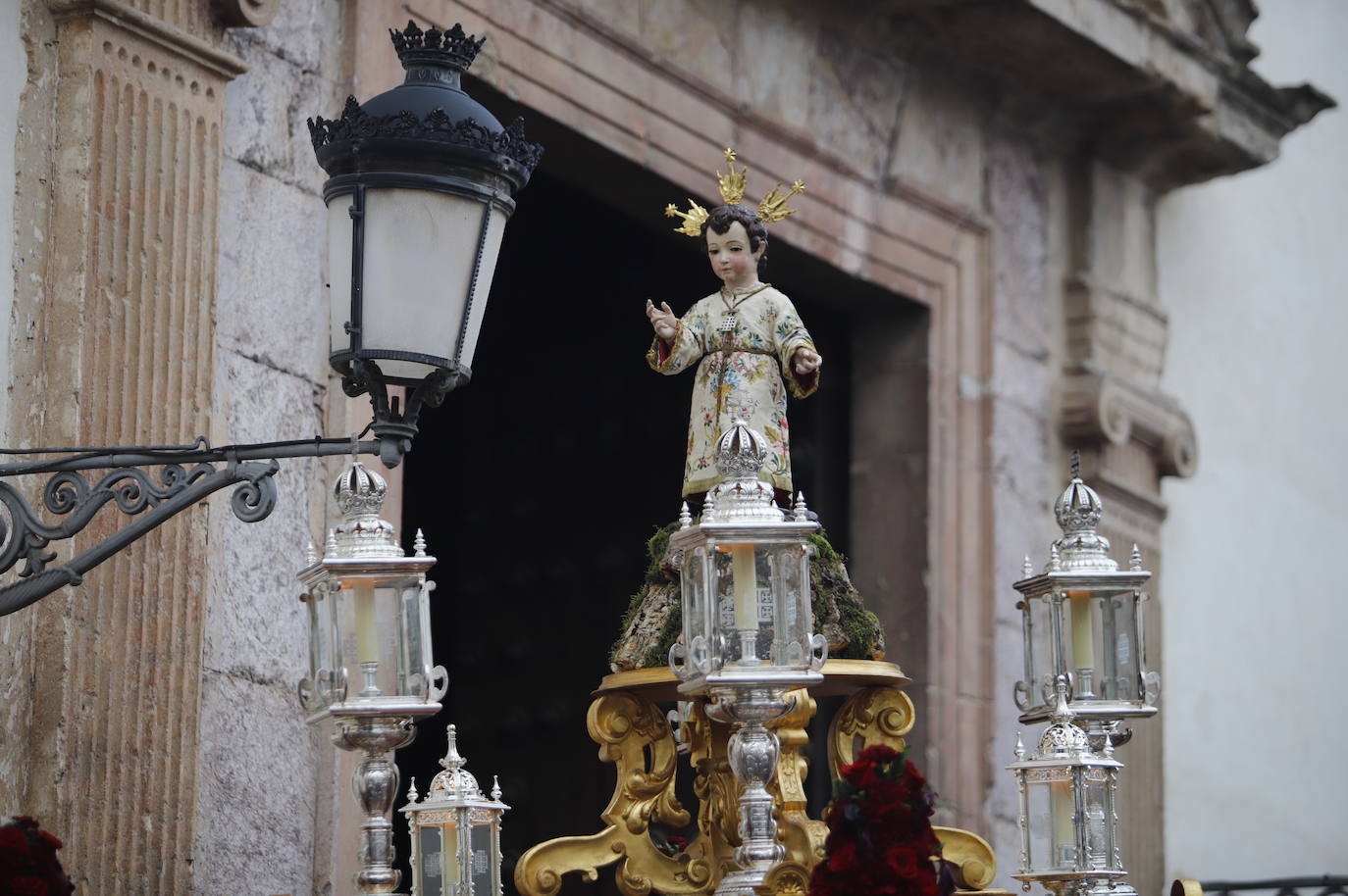 La procesión del Niño Jesús de la Compañía de Córdoba, en imágenes