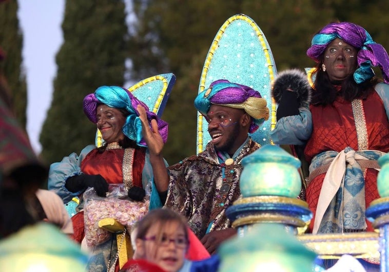 La cabalgata de Reyes Magos contará con nueve carrozas, ocho pasacalles y repartirá más de seis toneladas de caramelos