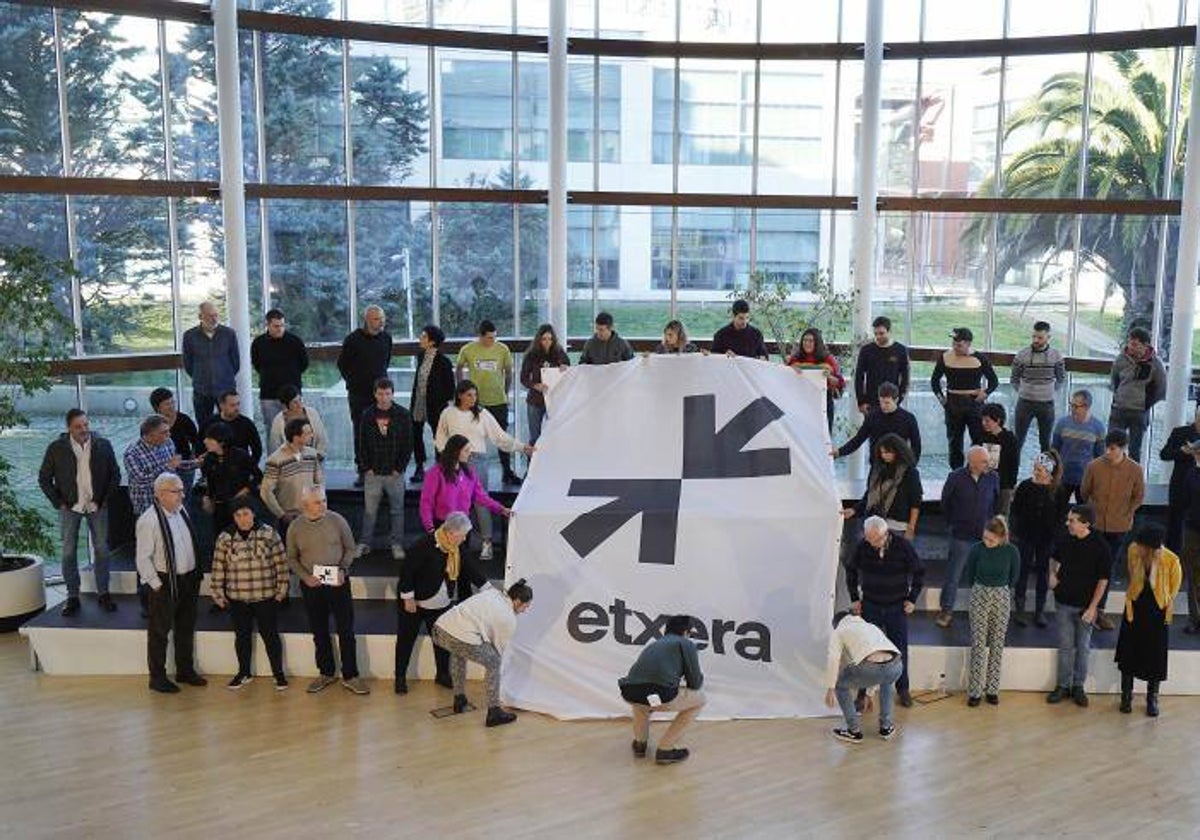 Presentación del nuevo logo de Etxerat y Sare