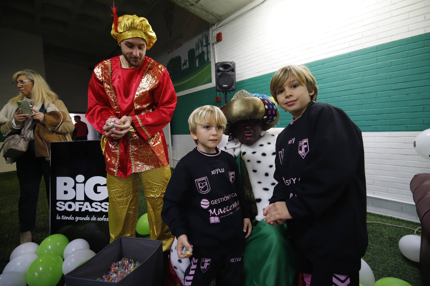 Las impresionantes colas para ver a los Reyes Magos en El Arcángel, en imágenes