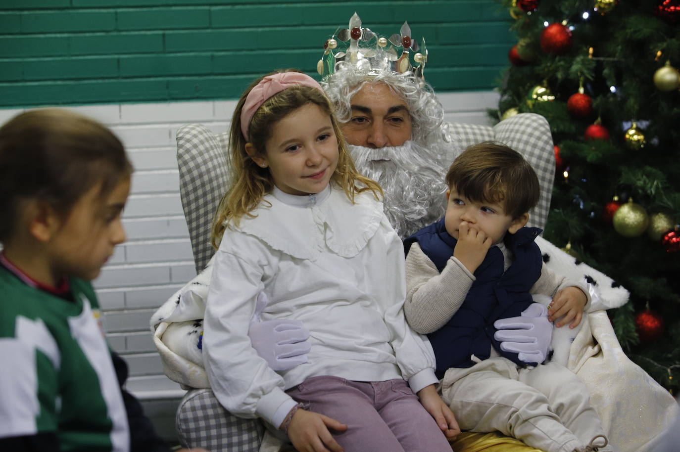 Las impresionantes colas para ver a los Reyes Magos en El Arcángel, en imágenes