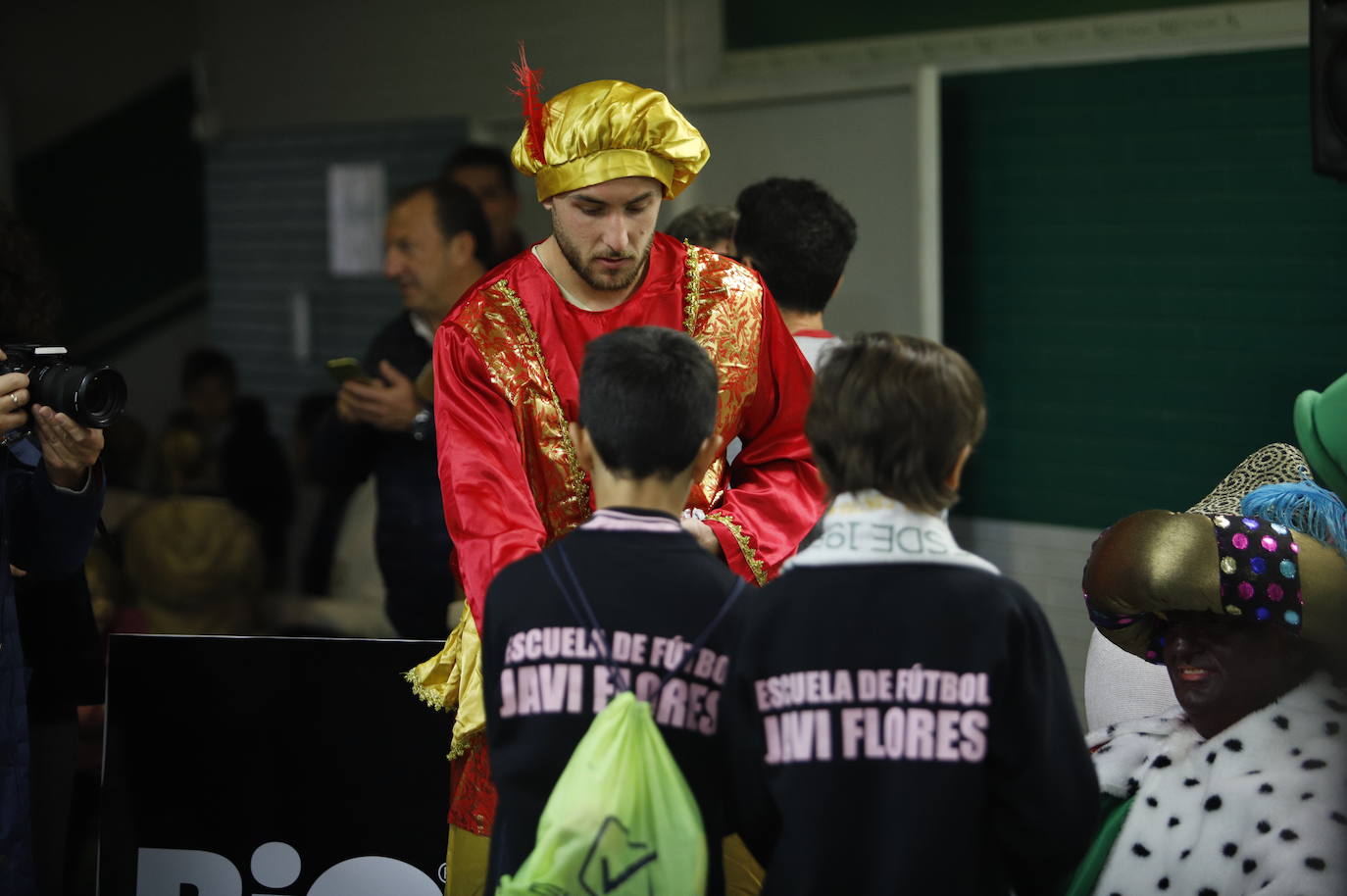 Las impresionantes colas para ver a los Reyes Magos en El Arcángel, en imágenes
