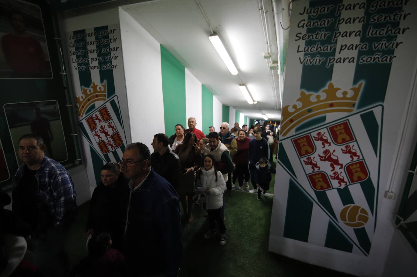 Las impresionantes colas para ver a los Reyes Magos en El Arcángel, en imágenes