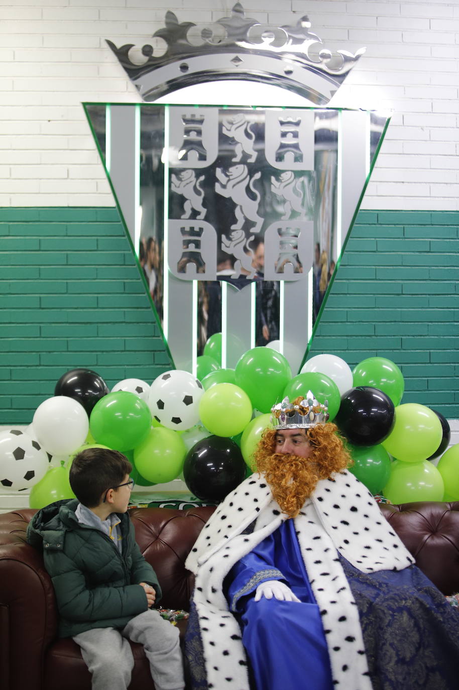 Las impresionantes colas para ver a los Reyes Magos en El Arcángel, en imágenes