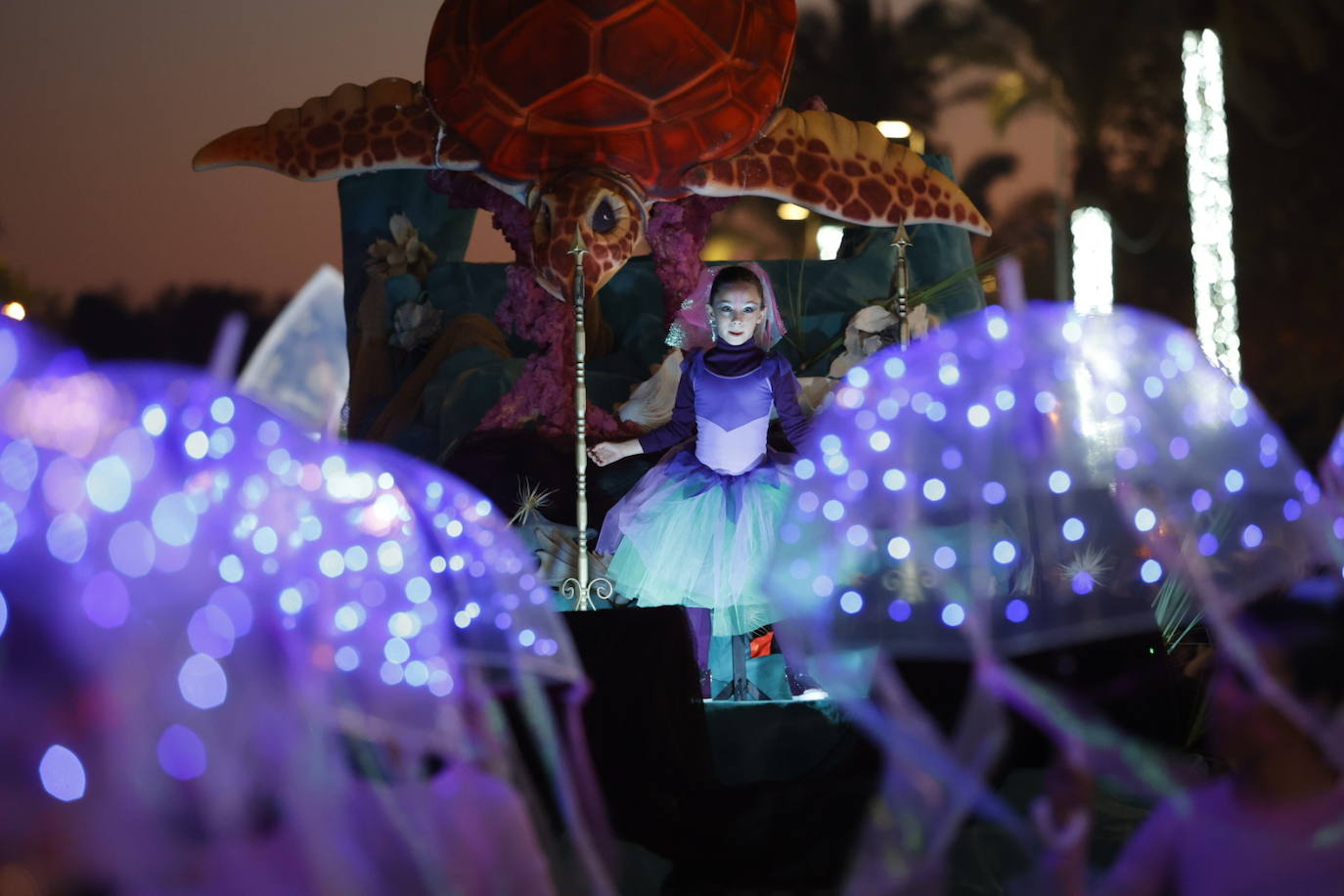 El apoteósico paso de la Cabalgata de los Reyes Magos por el Centro de Córdoba, en imágenes