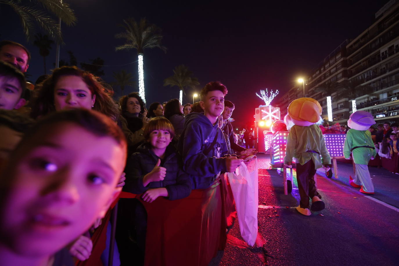 El apoteósico paso de la Cabalgata de los Reyes Magos por el Centro de Córdoba, en imágenes