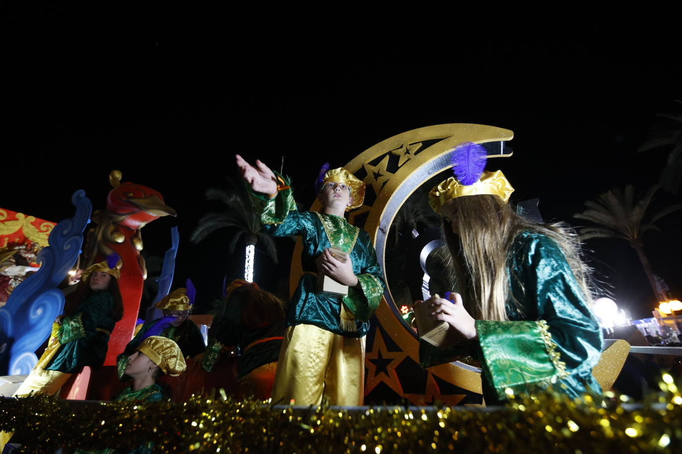 El apoteósico paso de la Cabalgata de los Reyes Magos por el Centro de Córdoba, en imágenes