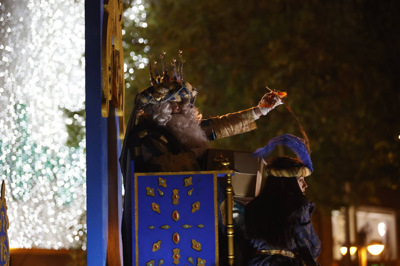 El apoteósico paso de la Cabalgata de los Reyes Magos por el Centro de Córdoba, en imágenes