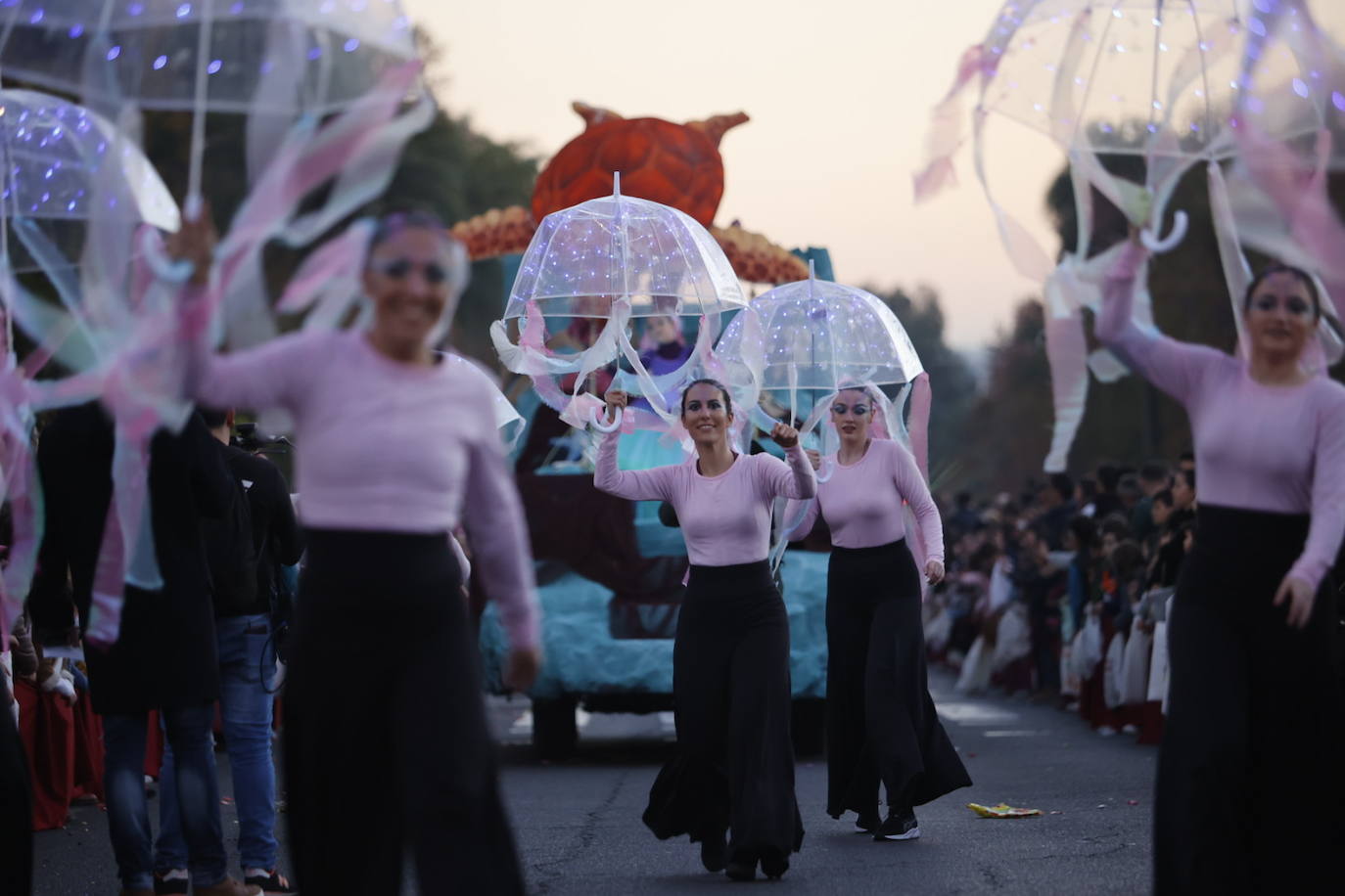 El apoteósico paso de la Cabalgata de los Reyes Magos por el Centro de Córdoba, en imágenes