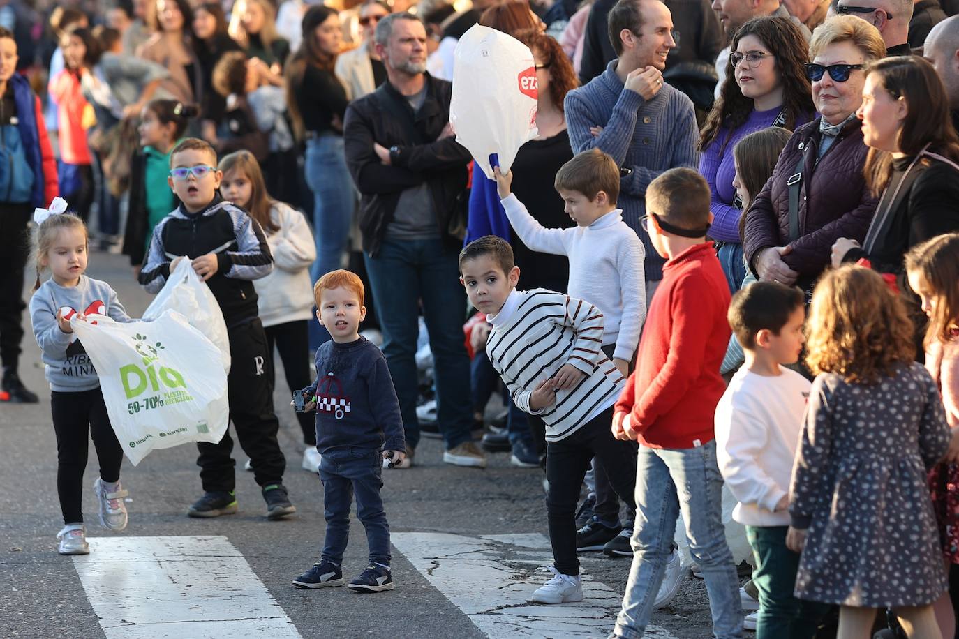 El arranque de la Cabalgata de Reyes de Córdoba 2023, en imágenes
