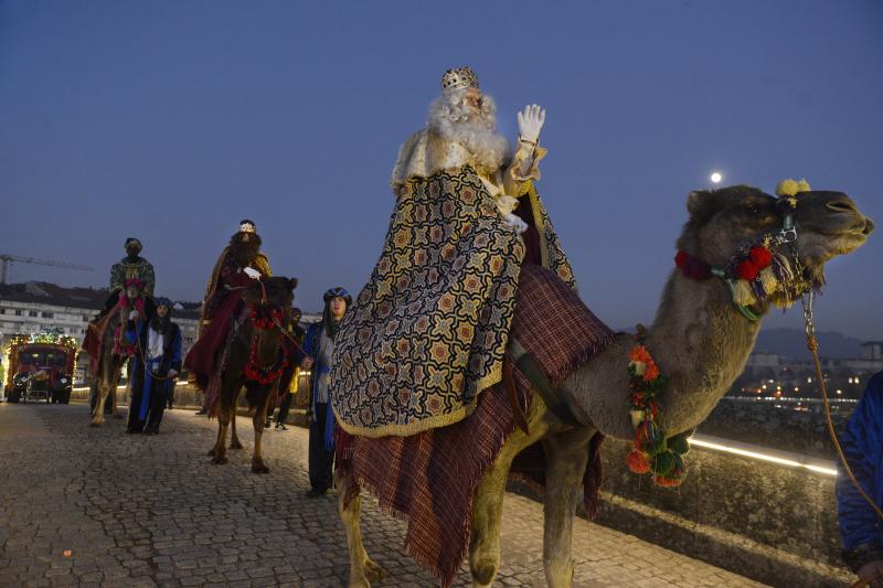 Los Reyes Magos llegan a Ourense en sus dromedarios