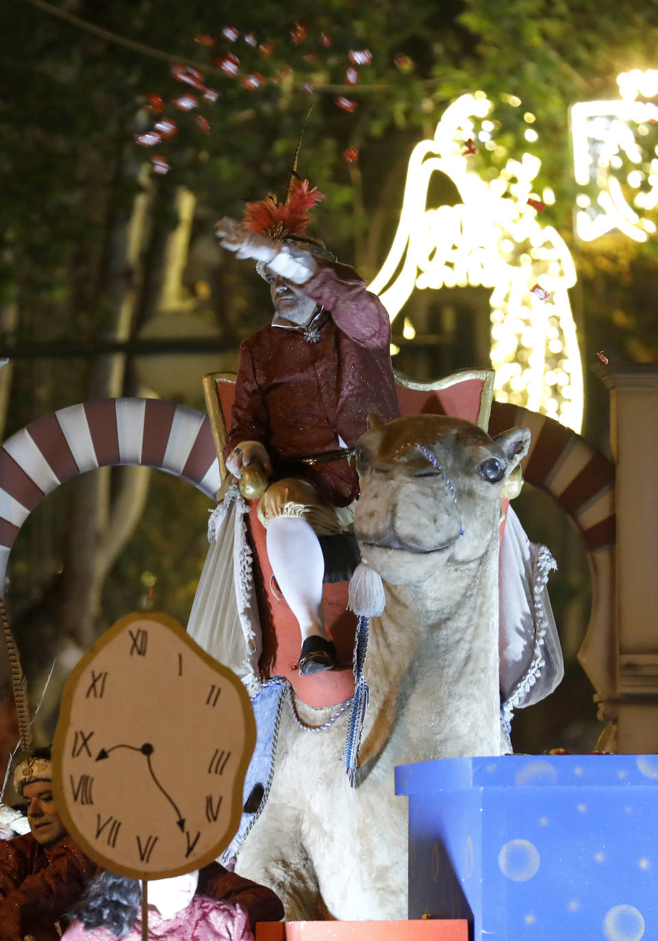 El multitudinario final de la Cabalgata de los Reyes Magos de Córdoba, en imágenes