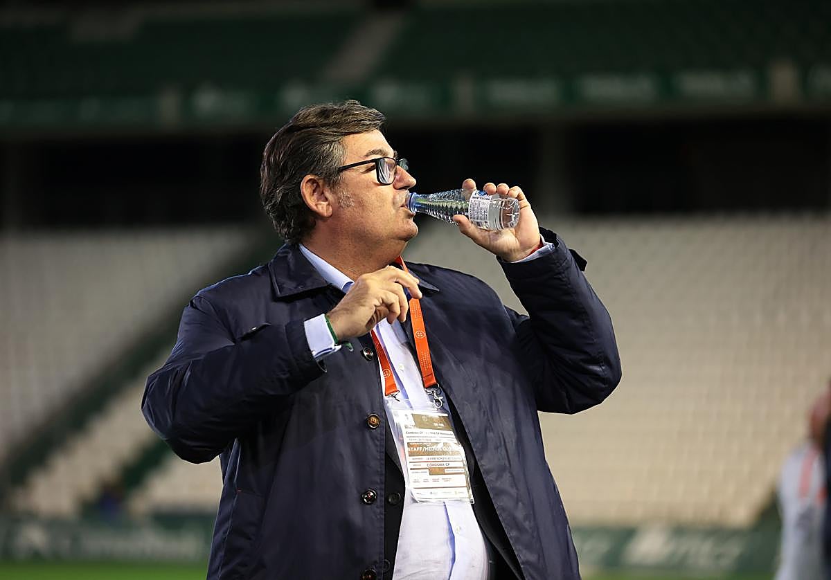 El consejero delegado del Córdoba CF, Javier González Calvo, en el estadio