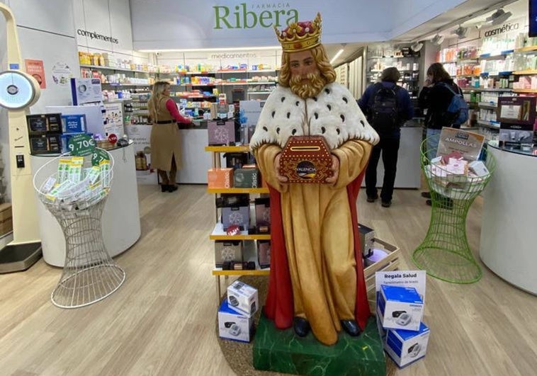 Encuentran envuelto en bolsas de basura el Rey Mago robado en el centro de Valencia