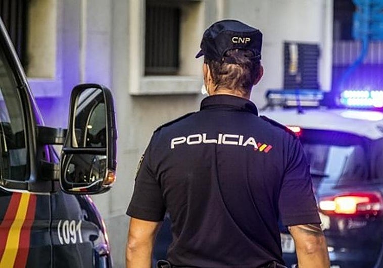 Un policía nacional apuñalado en el cuello al acudir a un presunto caso de violencia de género en Valladolid