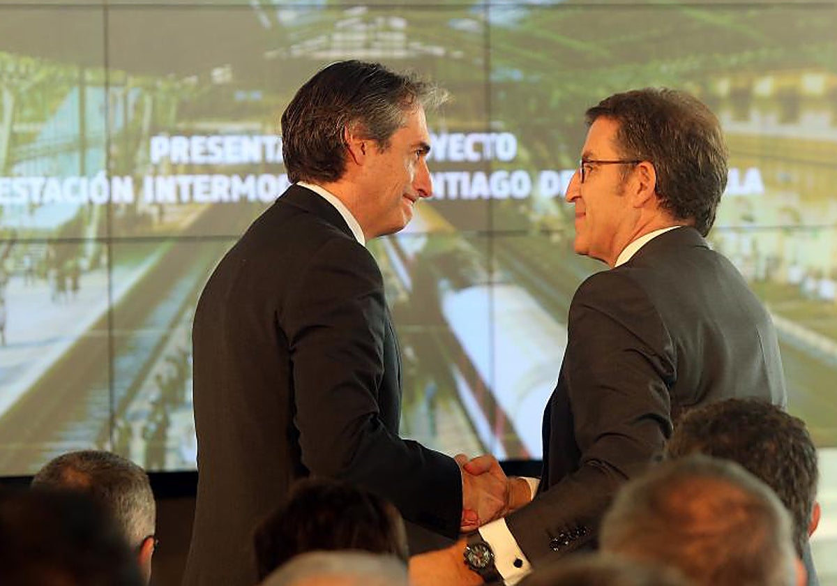Íñigo de la Serna y Alberto Núiñez Feijóo, en una imagen de 2017
