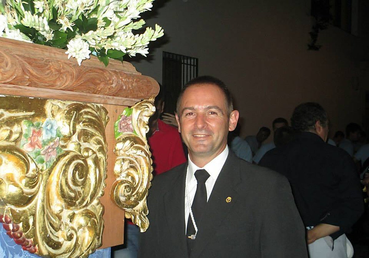 Francisco Javier Barbero, ante el paso de la Virgen del Tránsito