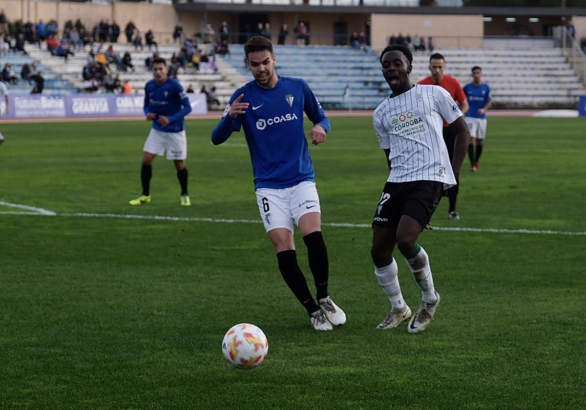 Jugada de Diarra frente al San Fernando en el partido del domingo