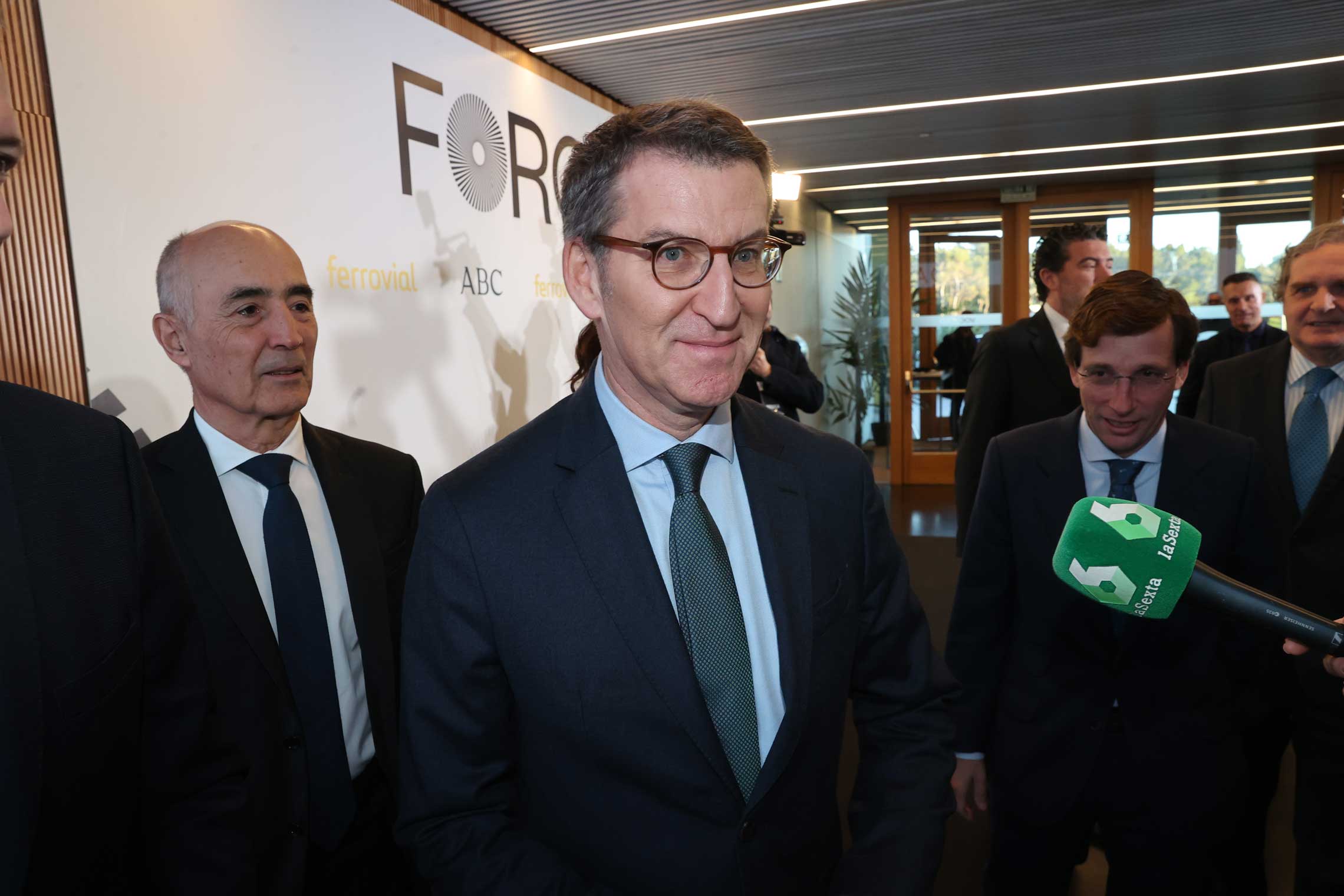 Alberto Núñez Feijóo a su llegada a la sede de Vocento