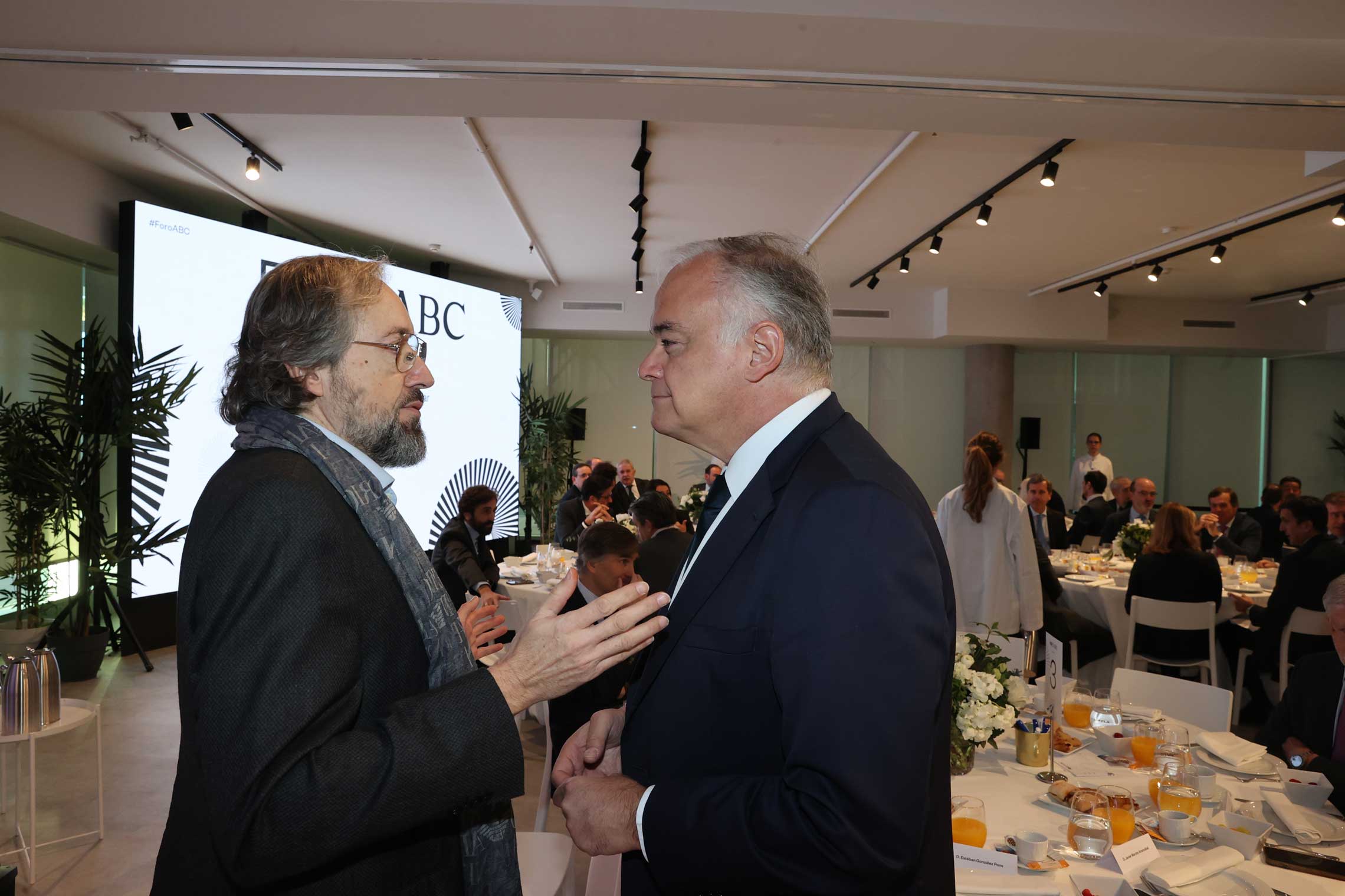 Esteban González Pons conversa con Juan Carlos Girauta