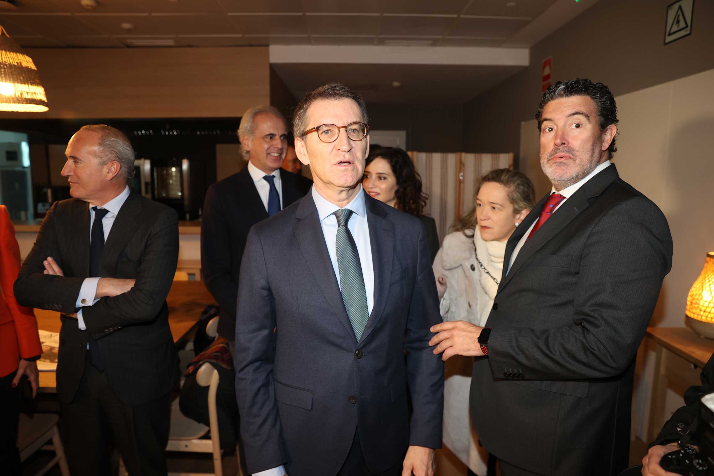 Alberto Núñez Feijóo con el Director de ABC Julián Quirós