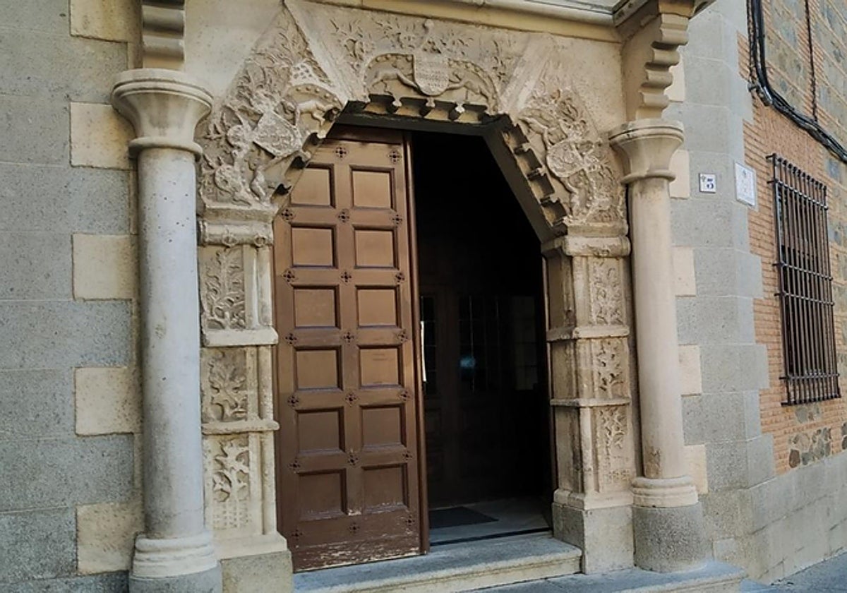 Puerta de entrada principal de la Audiencia Provincial de Toledo