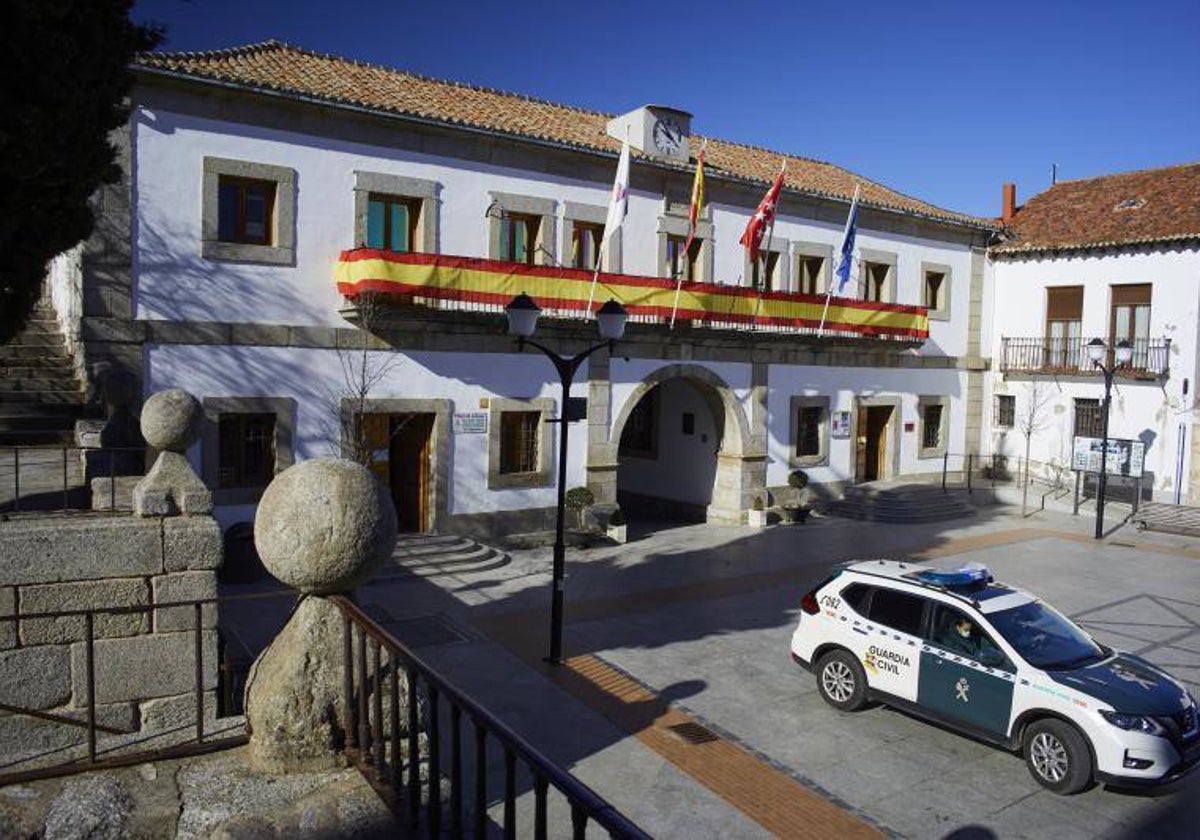 Registro policial en el Ayuntamiento de San Martín de Valdeiglesias