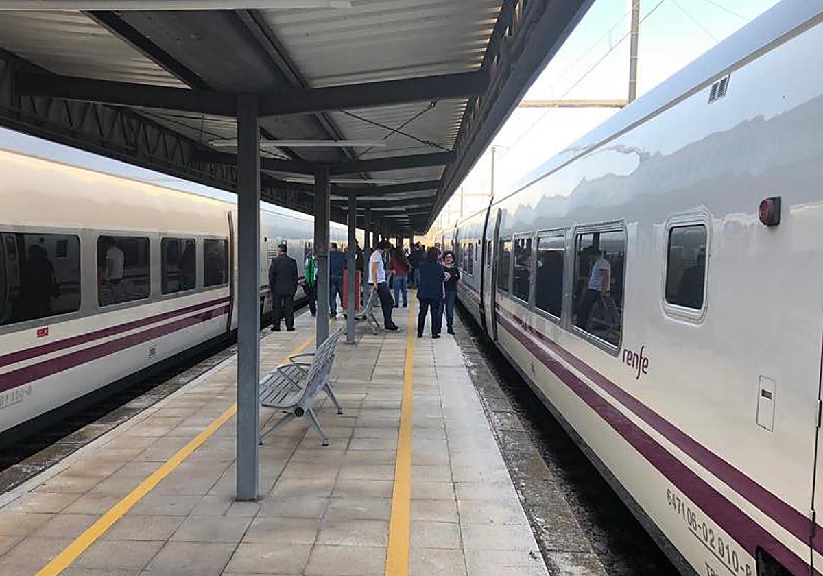 Viajeros en la estación intermodal de Almería.