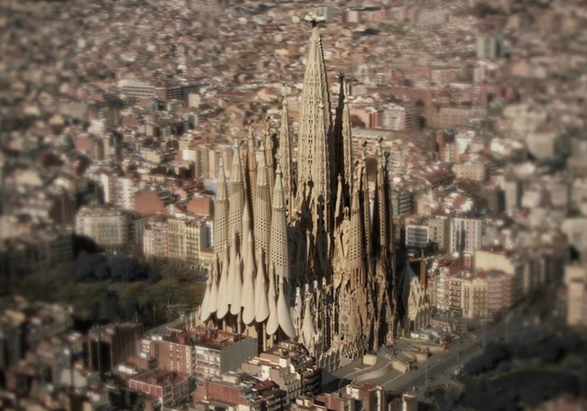 La Sagrada Familia acabada, presumiblemente en 2030