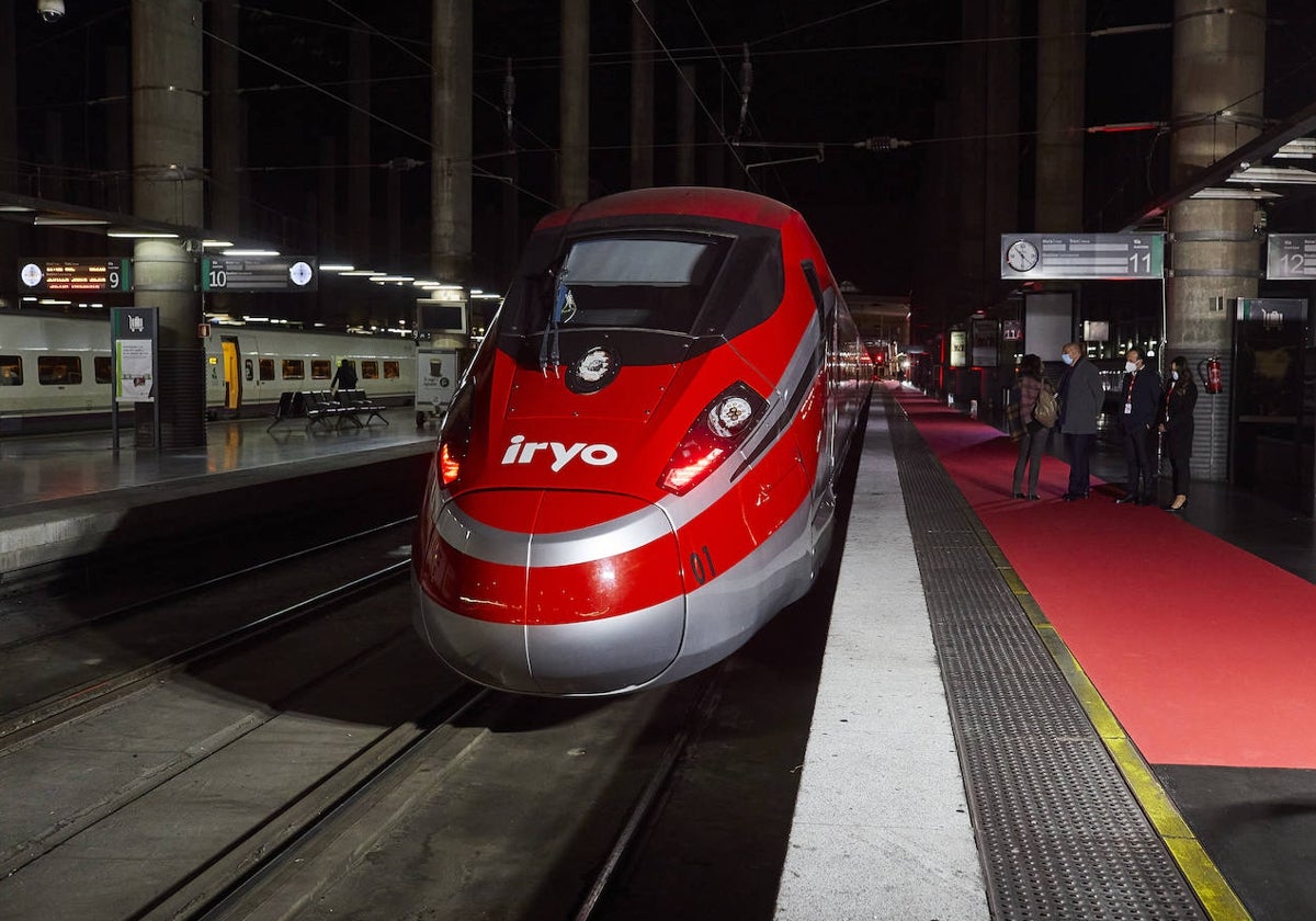 Imagen de uno de los trenes de Iryo en la estación de Atocha