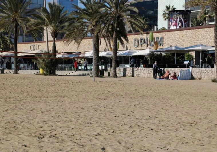 Los Mossos investigan una agresión sexual en la playa del Somorrostro de Barcelona