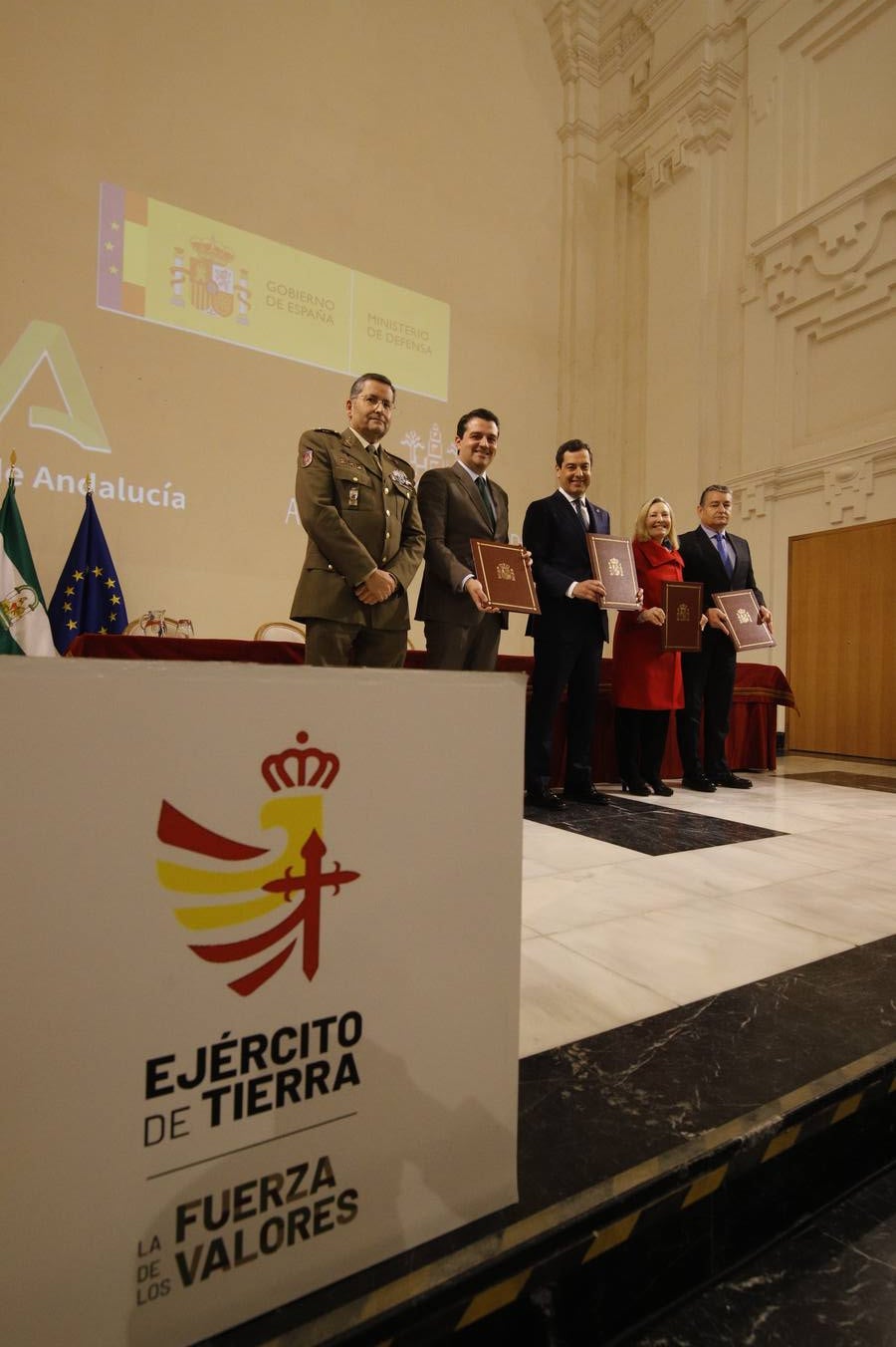 La firma de los convenios de la Base Logística de Córdoba, en imágenes
