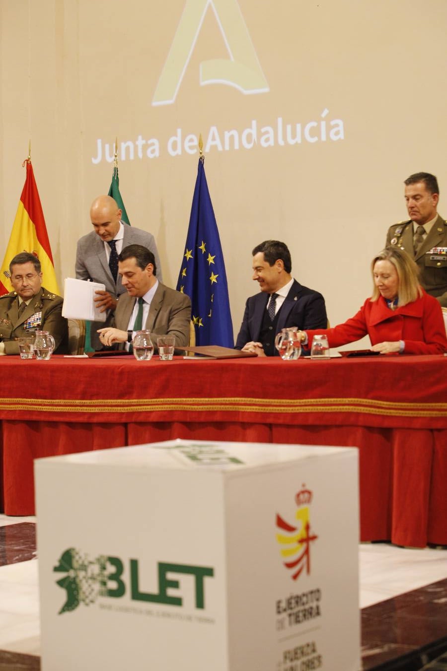 La firma de los convenios de la Base Logística de Córdoba, en imágenes