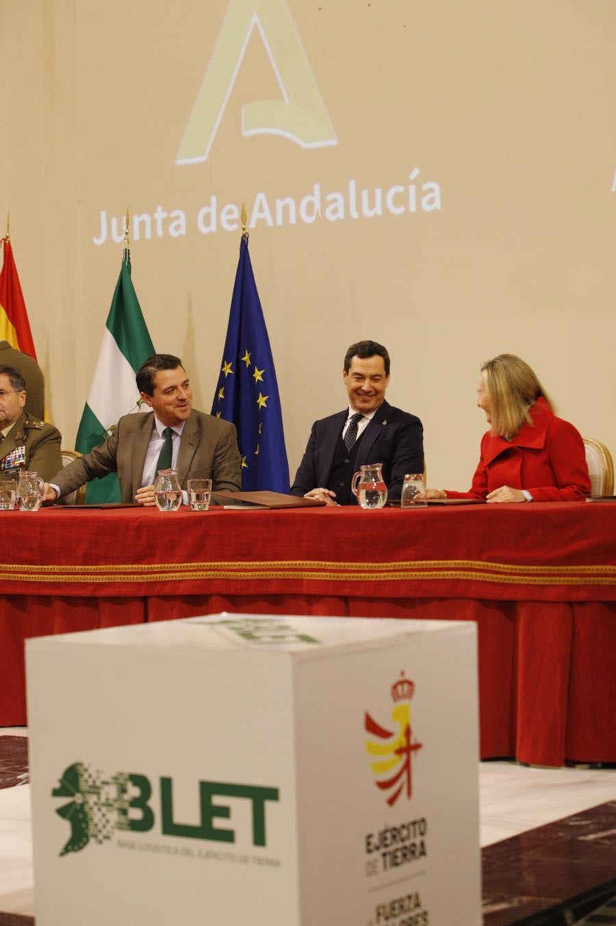 La firma de los convenios de la Base Logística de Córdoba, en imágenes