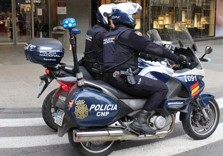 Detienen a una madre por golpear a su hijo de 10 años con un arco de juguete en Valencia