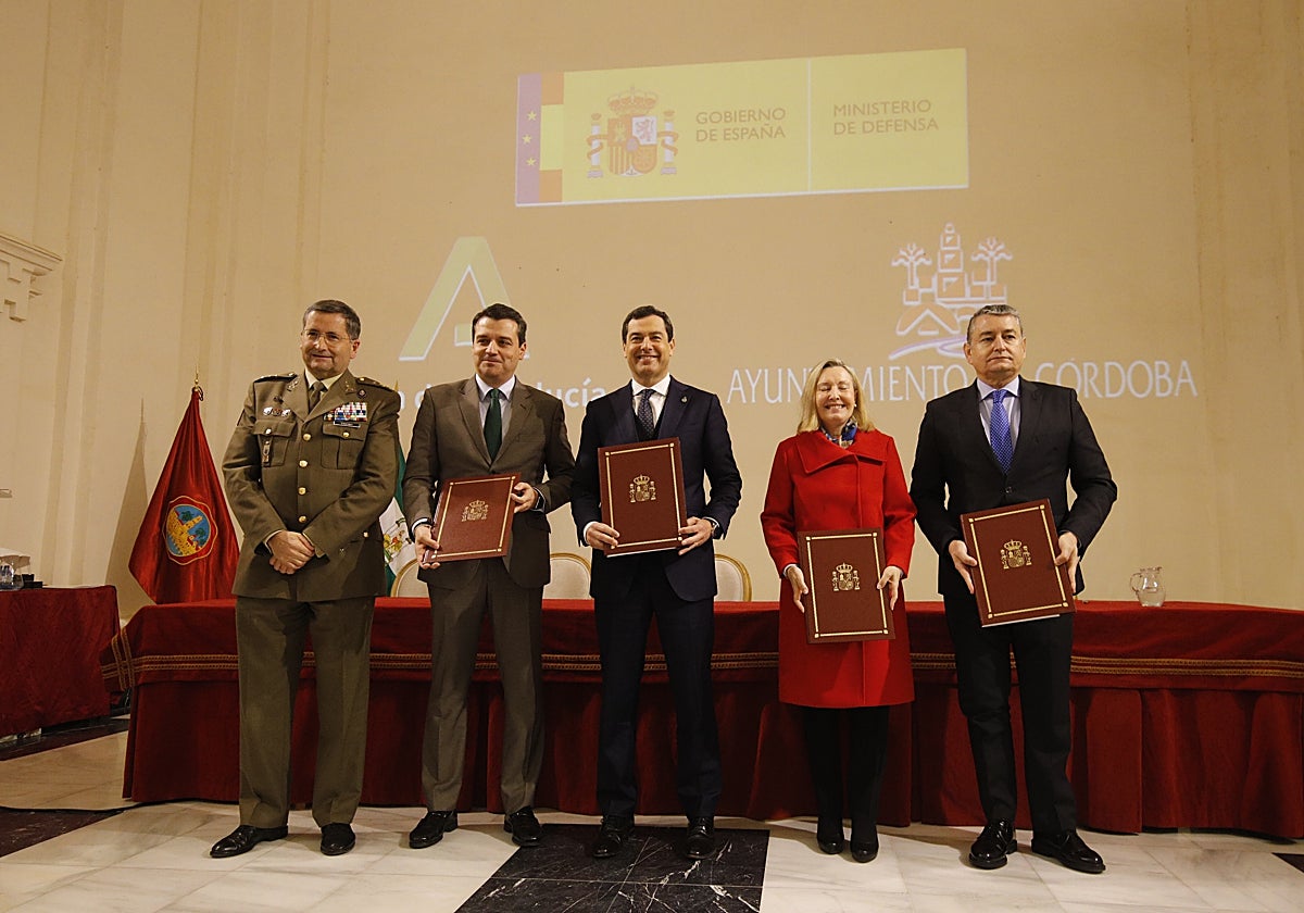 Autoridades durante el acto