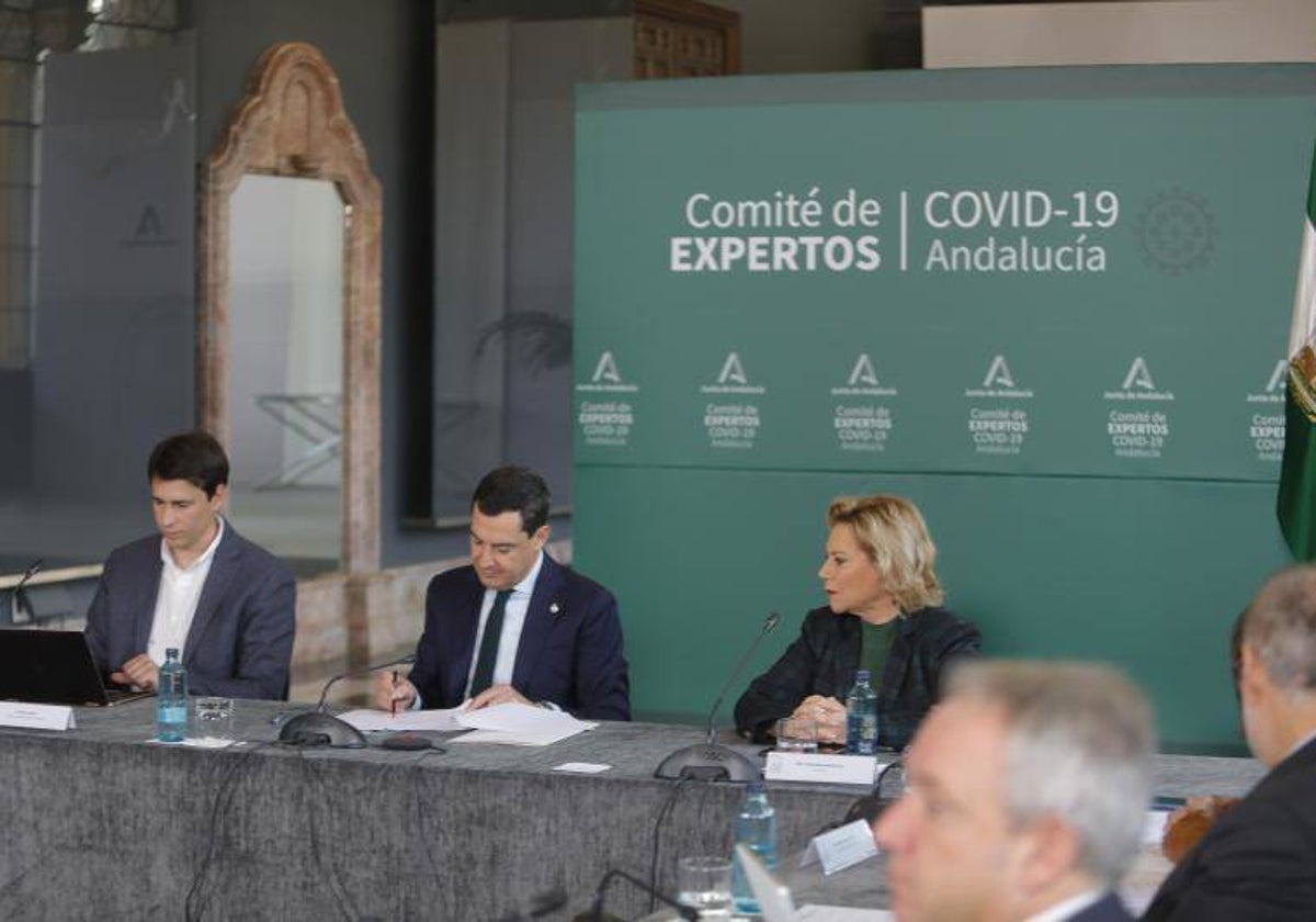 Juanma Moreno en la presidencia del comité de alertas del Covid