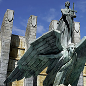 El TSJC impide derribar, por el momento, el 'Monumento a Franco' de Tenerife