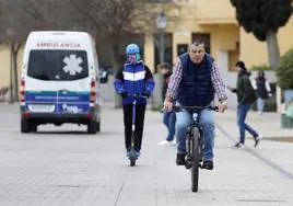 Las últimas novedades de la ordenanza de Movilidad en Córdoba: dos metros para adelantar bicis